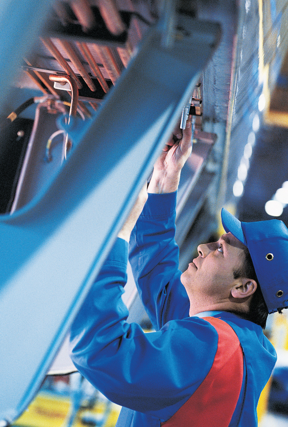 INSURICA-Manufacturing-Worker