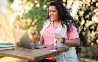 Virtual Physical Therapy: An Employer’s Secret Weapon Against the Opioid epidemic: A female colleague having a virtual meeting.