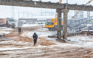 Workers exposed to cold weather are at risk of hypothermia, frostbite, dehydration and muscle injuries.