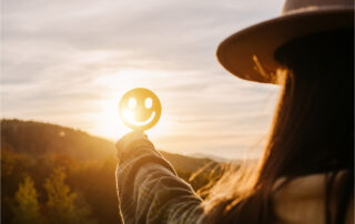 Once considered a niche offering or a reactive add-on, mental health benefits have now moved to the center of the employee experience. In 2025, nearly half of U.S. employers offer some form of mental health support beyond traditional EAPs—a sharp rise from just 30% in 2023. This shift isn’t just cultural; it’s strategic.